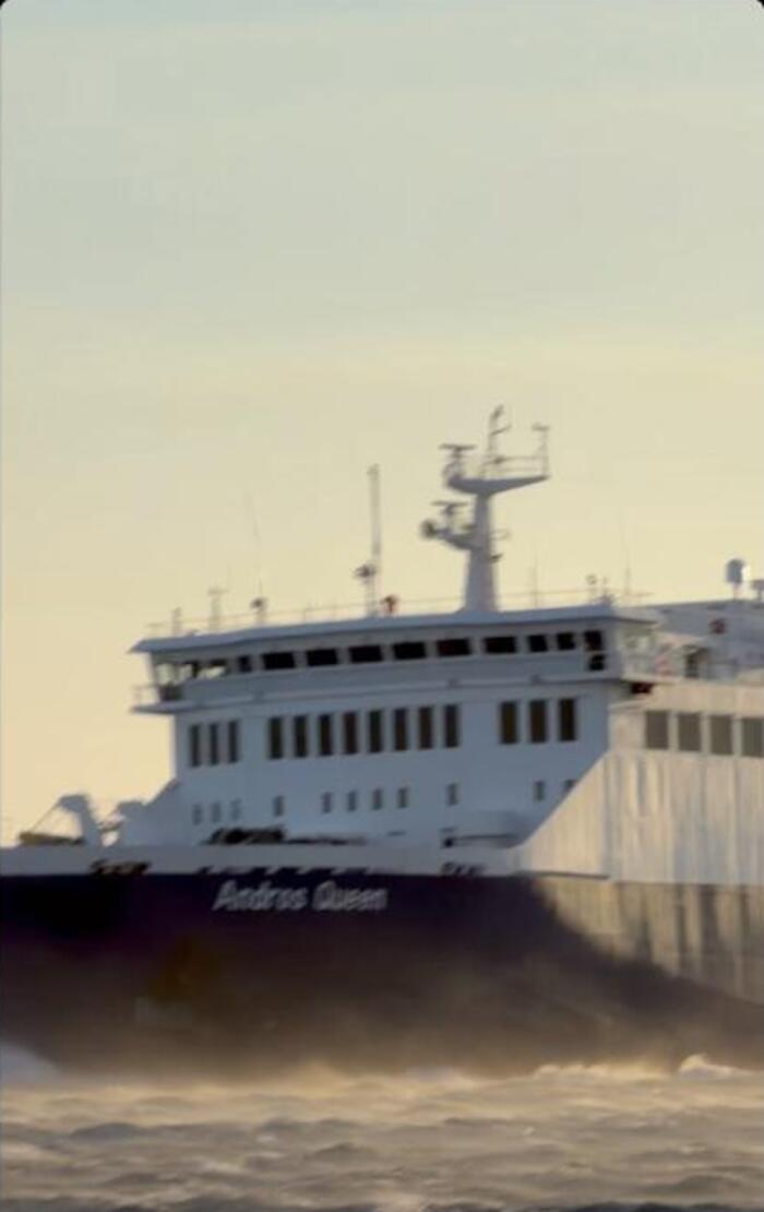 Το Andros Queen στα κύματα