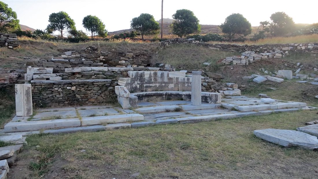 Ημικυκλική κρήνη