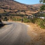 Σκαλάδος: εκεί που δεν φτάνει το κράτος, φτάνει ο εθελοντισμός — οι χωριανοί καθάρισαν τον δρόμο και αναβιώνουν το μονοπάτι για τον Κρόκο