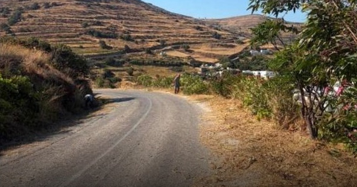 Καθαρισμένος δρόμος στον Σκαλάδο Τήνου