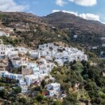 Πλατάνια, καλντερίμια και καφενεία: 3 χωριά για νησιώτικες διακοπές στο ρελαντί