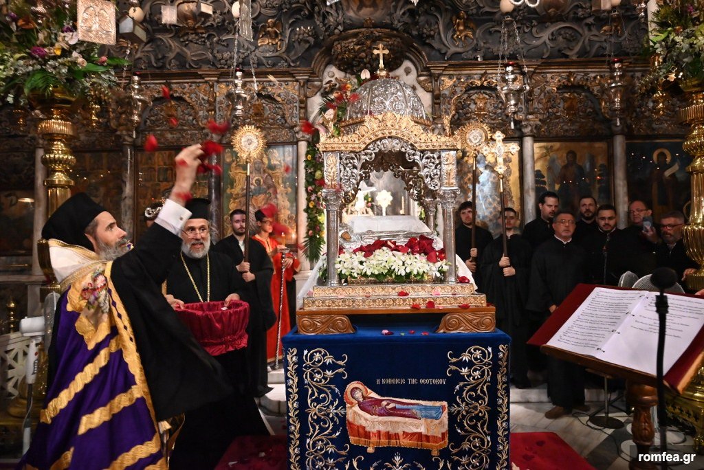 Ο Επιτάφιος της Παναγίας στην Ευαγγελίστρια της Τήνου