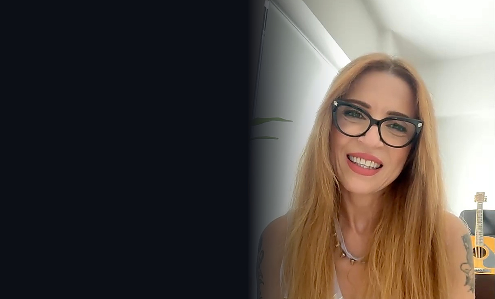 Η Ευρυδίκη στη συνέντευξή της στο Tinos Live TV πριν το «Strings of Passion» στο Θέατρο Κούμαρου Τήνου