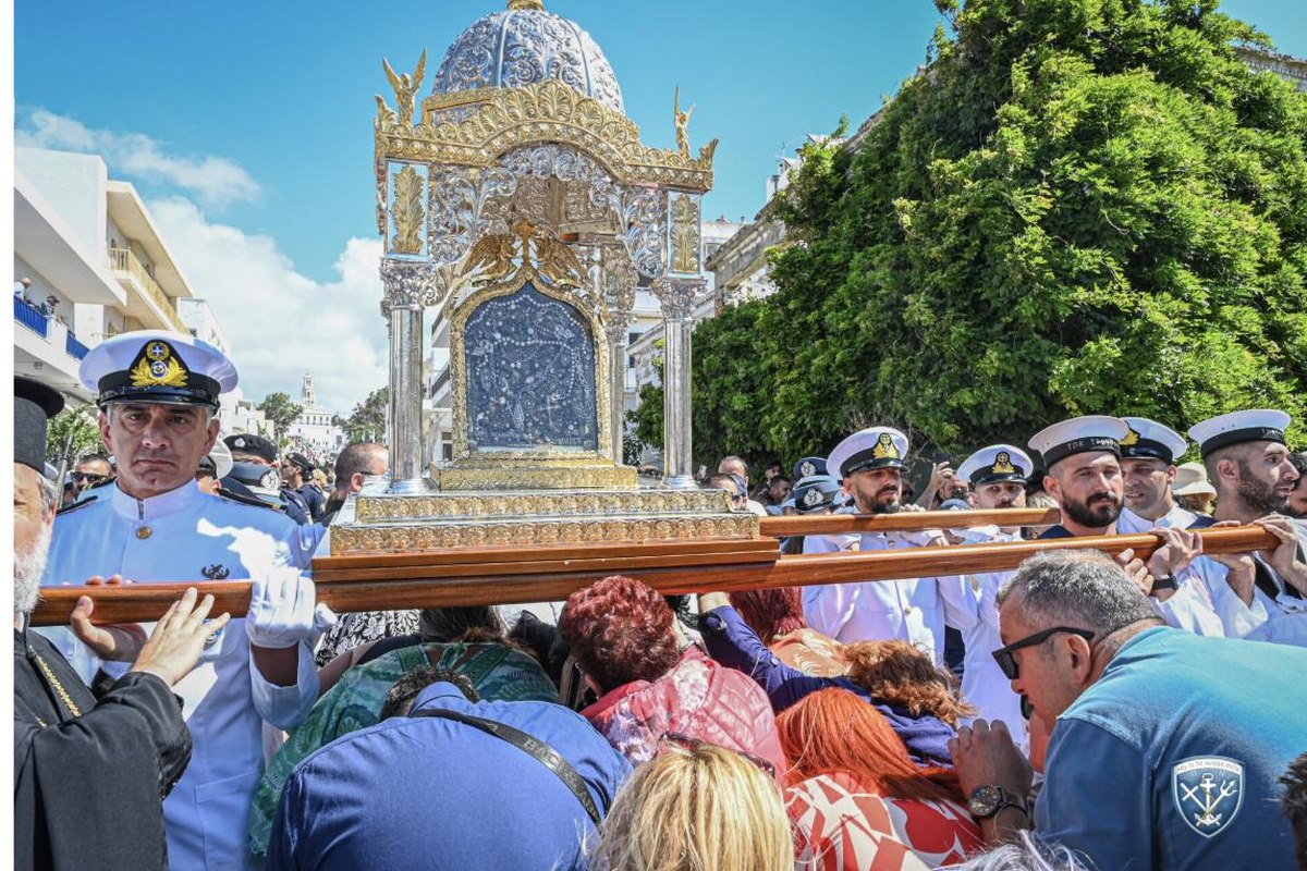 Η Θαυματουργός Εικόνα της Μεγαλόχαρης στη λιτανεία