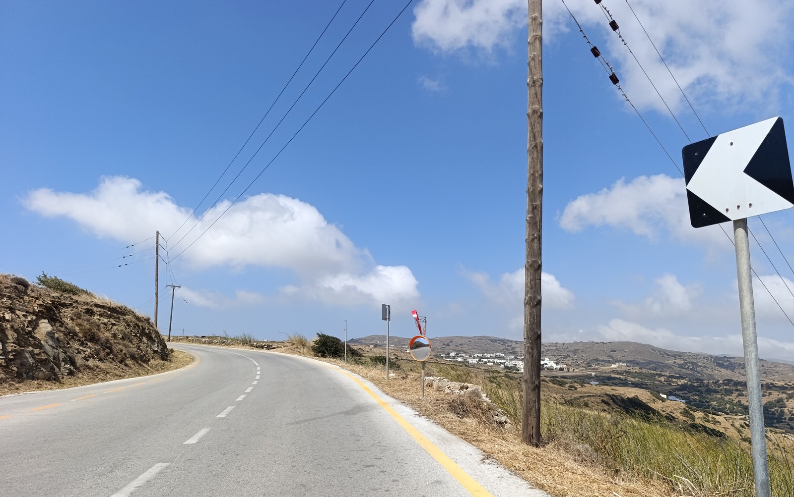 Νέος καθρέφτης σε κλειστή στροφή του επαρχιακού δικτύου της Τήνου