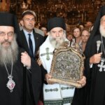 Η τελευταία Παράκληση πριν από τη Μεγάλη Ημέρα — η Μεγαλόχαρη κατέβηκε στην αυλή του Ιερού Ιδρύματος