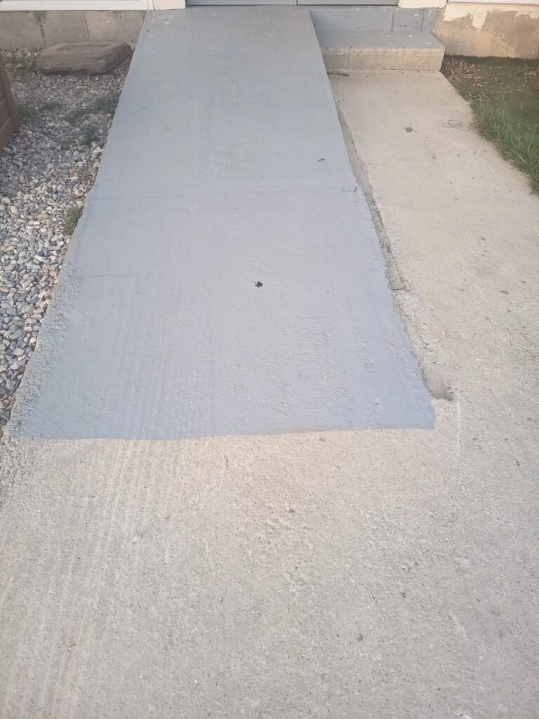 Τσιμεντένια ράμπα σε είσοδο