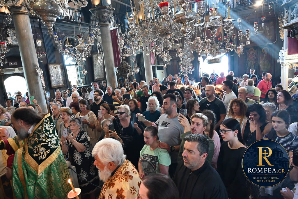Το εκκλησίασμα στον Πανίερο Ναό της Ευαγγελιστρίας Τήνου την 1η Αυγούστου 2026