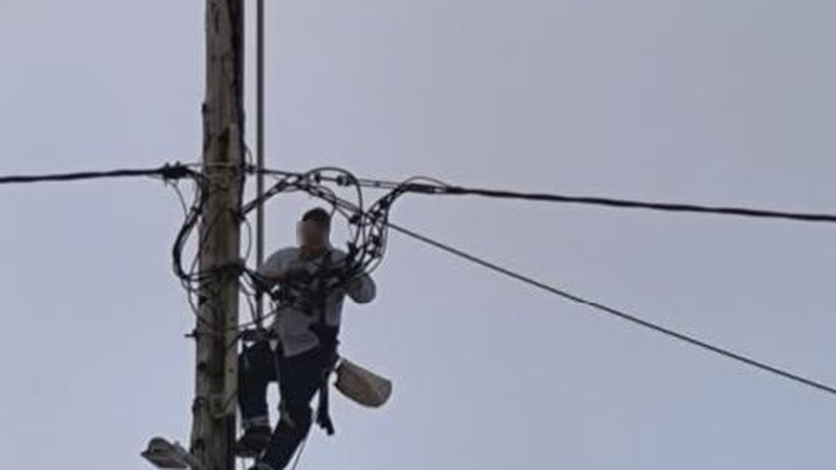 Μεγέθυνση: το κεφάλι του τεχνίτη είναι ακάλυπτο