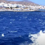 Πέρασαν οι καταιγίδες της νύχτας, μένει ο βοριάς: δεμένα τα πλοία στον Πειραιά ως τις 3, κανονικά ως τώρα η γραμμή της Ραφήνας για την Τήνο