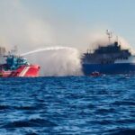 Από την Παρασκευή δίπλα σε ένα πλοίο που καίει: οι ναυτικοί του «BLUE CARRIER 2» και τα πληρώματα των ρυμουλκών