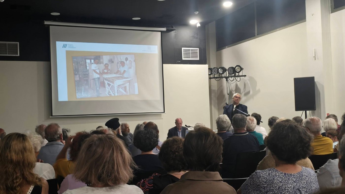 Γεμάτη η αίθουσα του Μουσείου Μαρμαροτεχνίας κατά την τιμητική εκδήλωση