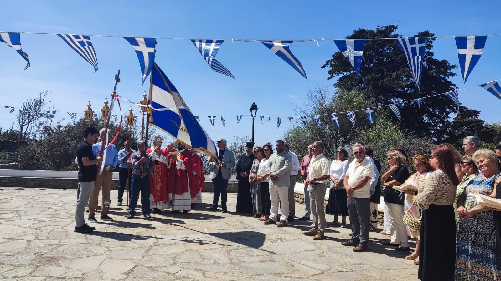 Περιφορά του Τιμίου Σταυρού στην πλατεία του Κτικάδου Τήνου, 14 Σεπτεμβρίου 2026