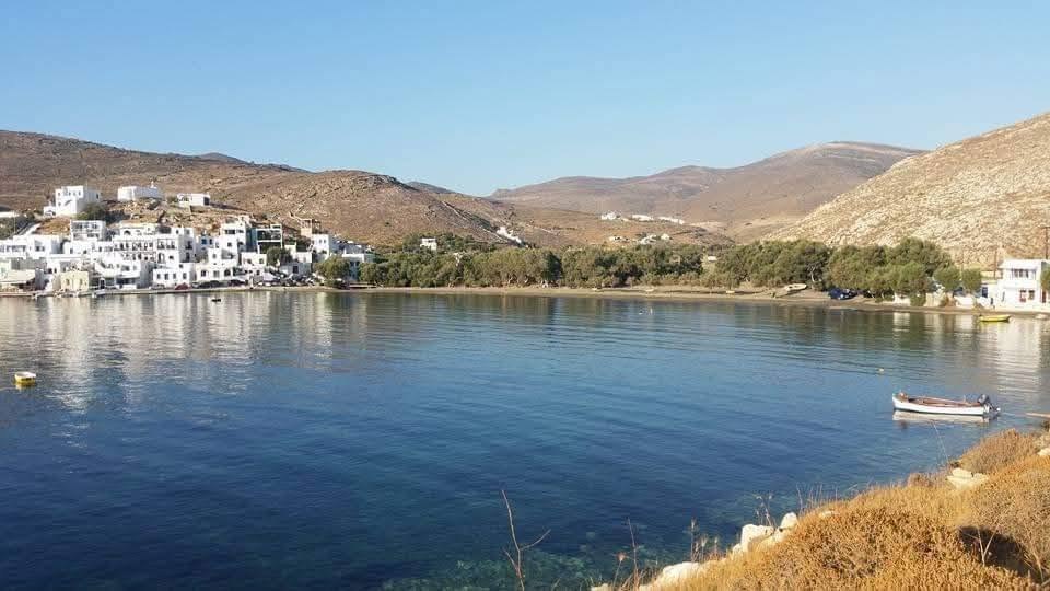 Ο κόλπος και ο οικισμός του Πανόρμου Τήνου