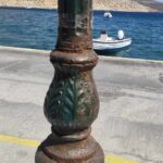 Πάνορμος: κομμάτια από τους στύλους του φωτισμού πέφτουν στην προκυμαία