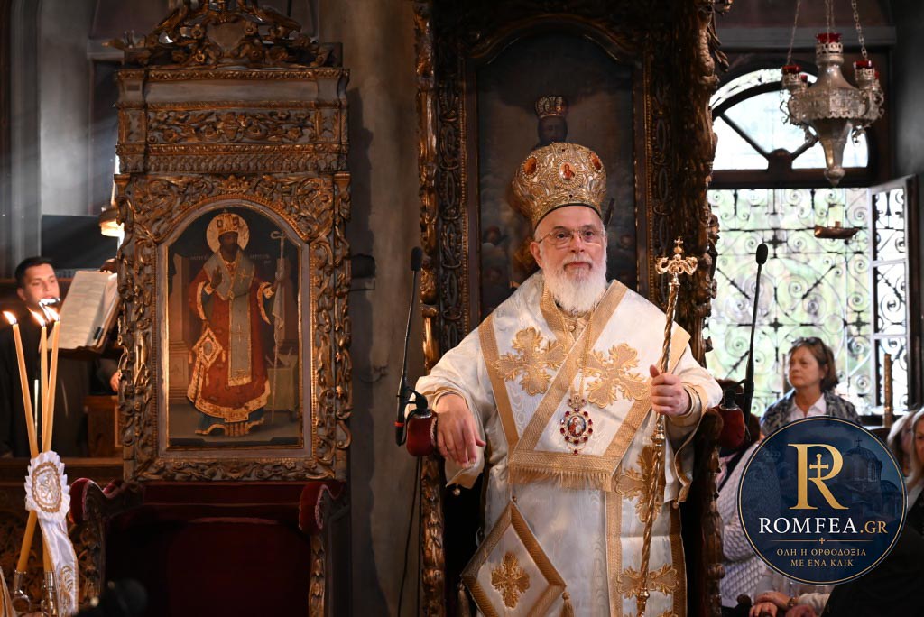 Ο Επίσκοπος Ρηγίου Ειρηναίος στη Θεία Λειτουργία στην Ευαγγελίστρια Τήνου
