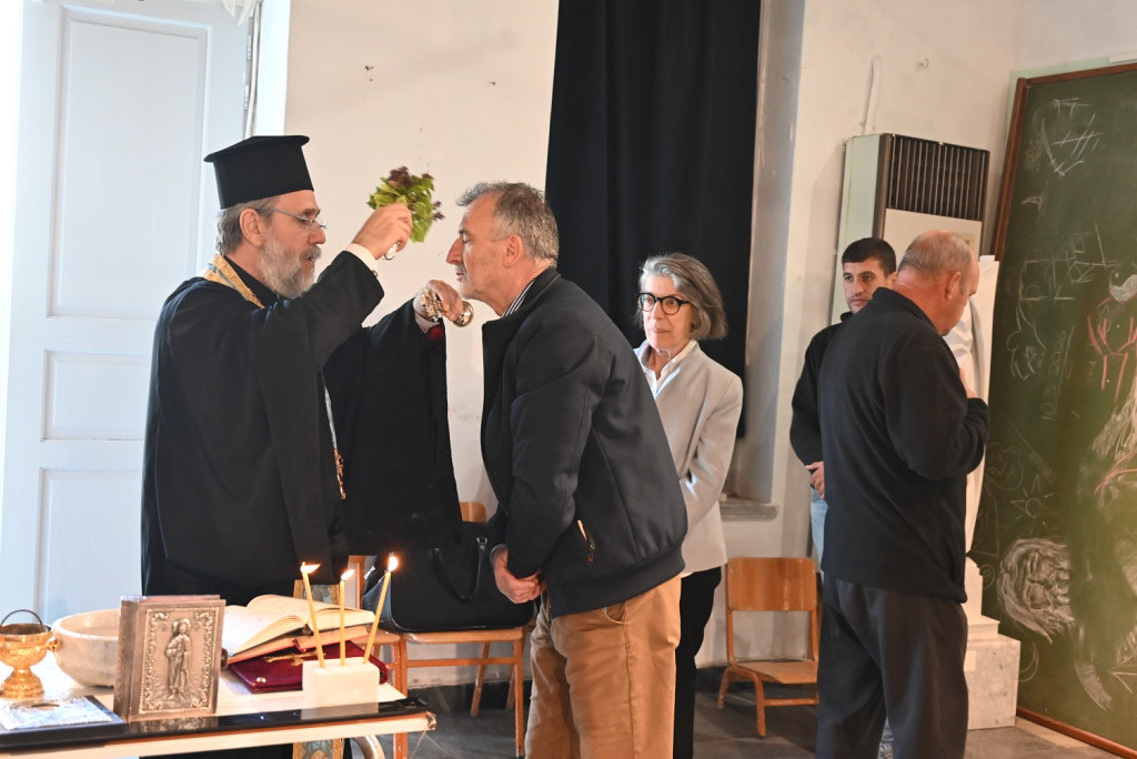 Σπουδαστές της Σχολής Καλών Τεχνών παίρνουν την ευλογία