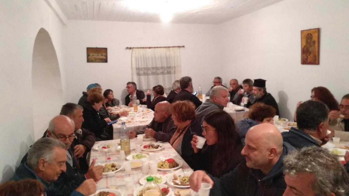 Το τραπέζι στην κάμαρα μετά τον Εσπερινό του Αγίου Αρτεμίου στη Στενή της Τήνου