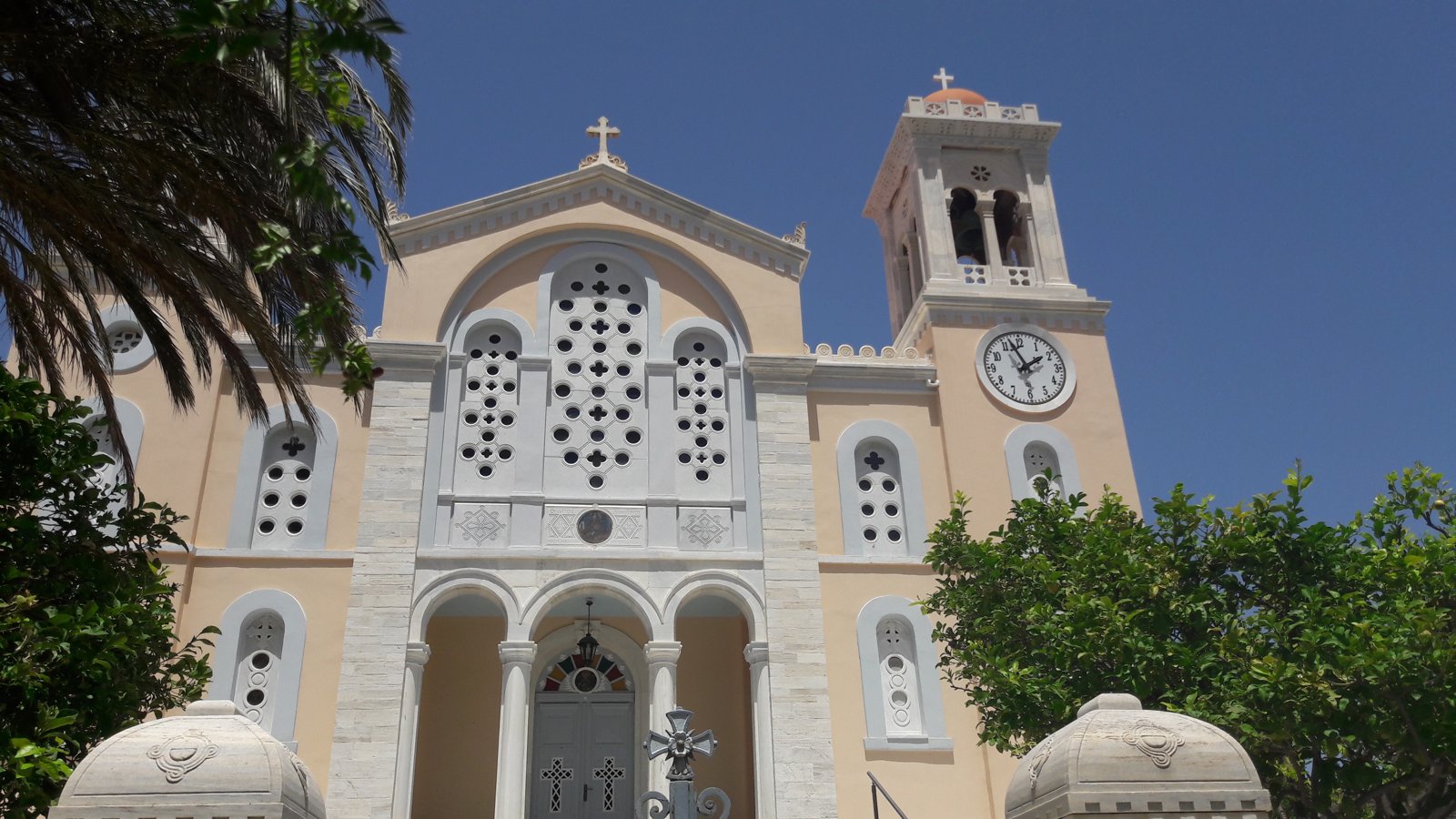 Ο Ιερός Ναός Αγίου Δημητρίου στον Πύργο της Τήνου
