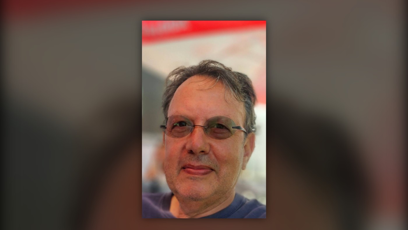 Ο Αριστείδης Κοντογεώργης χαμογελαστός