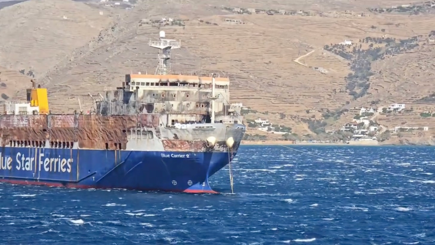 Η πλώρη του BLUE CARRIER 2 με την αλυσίδα της άγκυρας στα Κιόνια