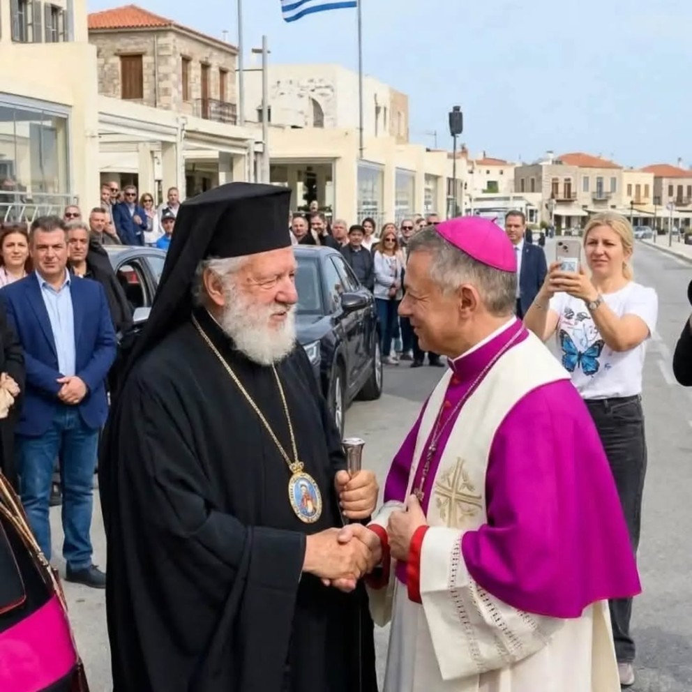 Ο Μητροπολίτης Σύρου και Τήνου Δωρόθεος Β΄ καλωσορίζει τον νέο Καθολικό Επίσκοπο Σύρου Γεώργιο Αλτουβά στην Ερμούπολη