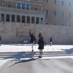 Ο βοριάς ήρθε μια μέρα νωρίτερα — και για την παρέλαση της 28ης η βροχή «μετακομίζει» στα ξημερώματα