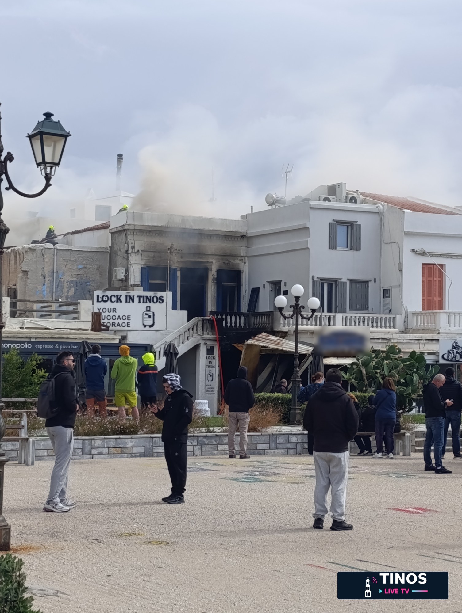 Τα οχήματα της Πυροσβεστικής στην πλατεία