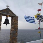 «Ή στραβός είναι ο γυαλός ή στραβά αρμενίζουμε»: ένα «Red Code» για όλη την Περιφέρεια, κανονικά η παρέλαση στη Νάξο — ποιος αποφασίζει τελικά για την παρέλασή μας;