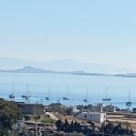Δώδεκα σκάφη, 92 ιστιοπλόοι από πέντε χώρες: η ρεγκάτα ξαναήρθε στην Τήνο ύστερα από επτά χρόνια