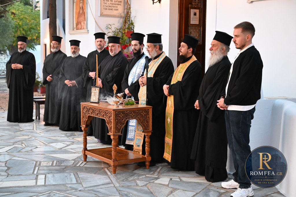 Οι κληρικοί της Τήνου στον Αγιασμό