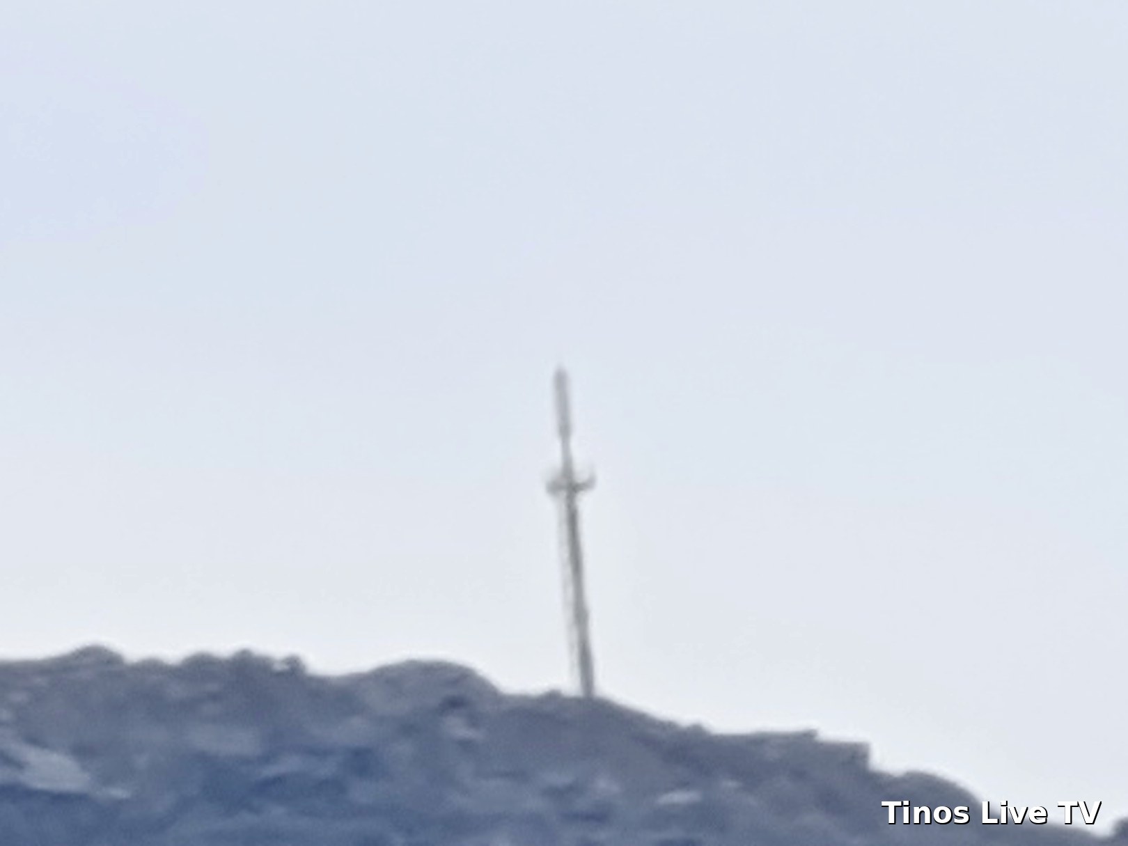 Κοντινό με ζουμ στις κεραίες κινητής τηλεφωνίας στην κορυφή του ιστού