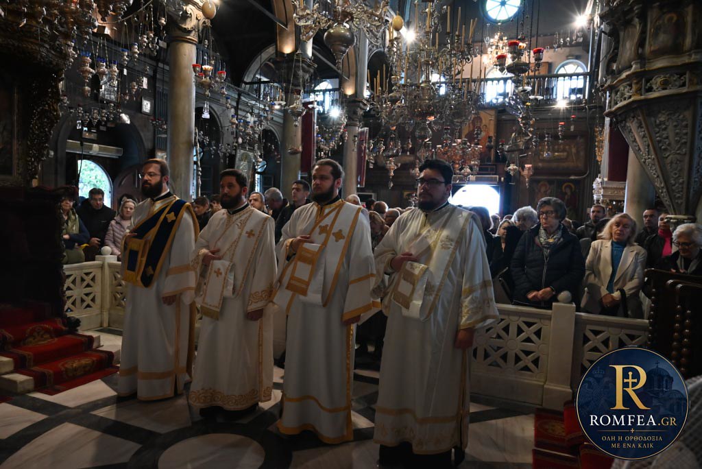 Κληρικοί στη Μεγαλόχαρη