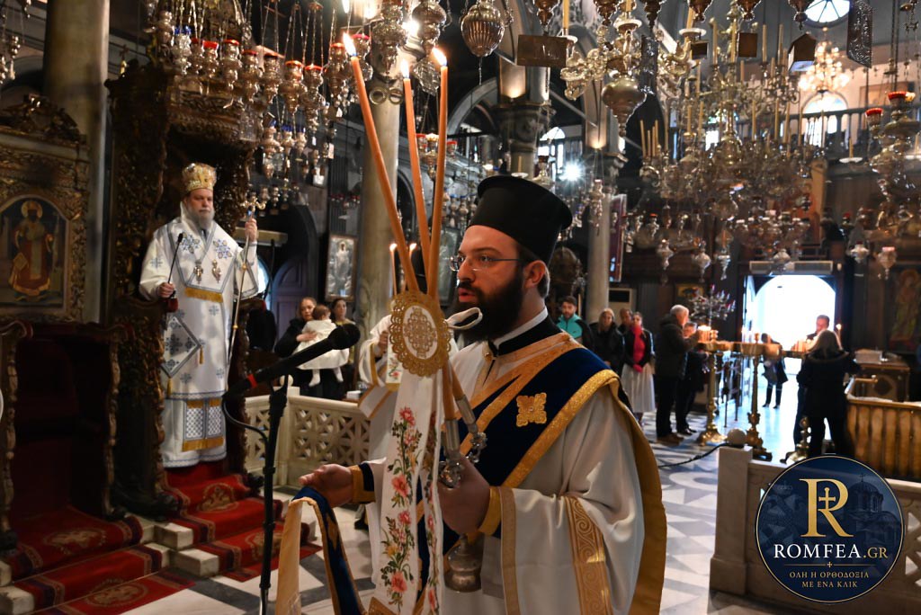Κληρικοί στον Πανίερο Ναό της Ευαγγελιστρίας Τήνου