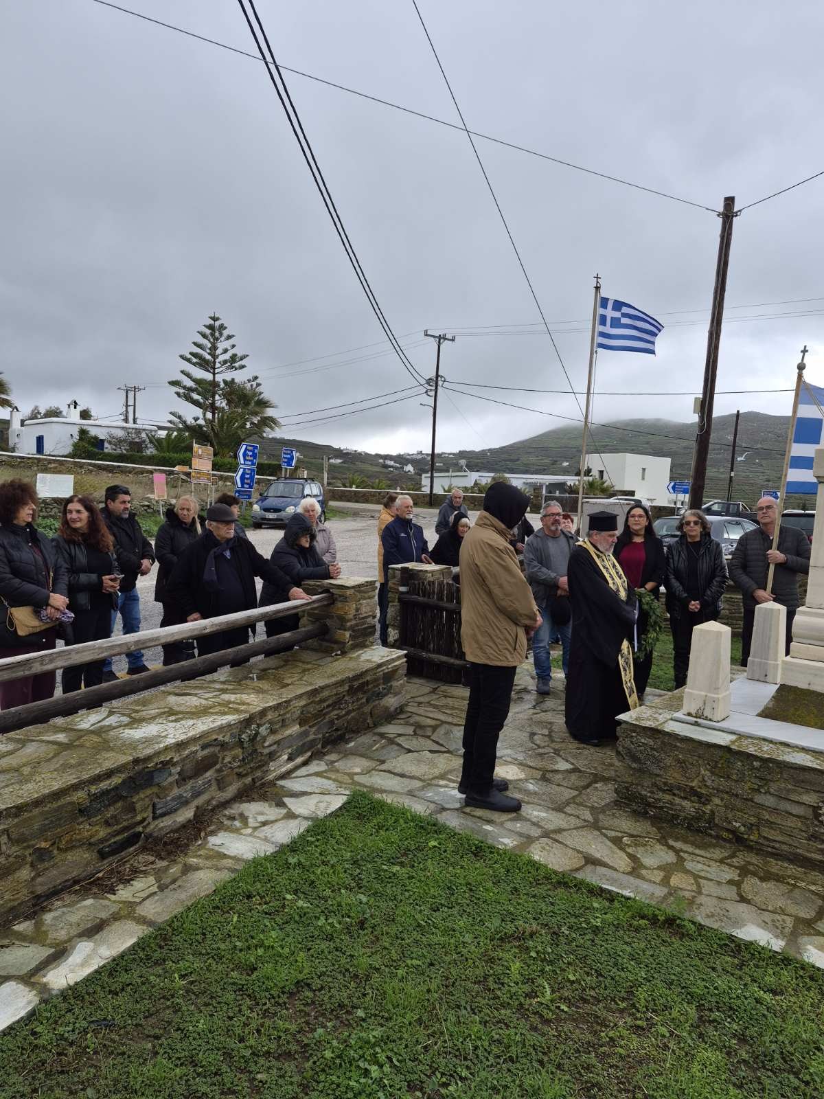 Δέηση στο Ηρώον στον Τριπόταμο Τήνου για την 28η Οκτωβρίου 2026, με κατοίκους της Δημοτικής Κοινότητας Κτικάδου
