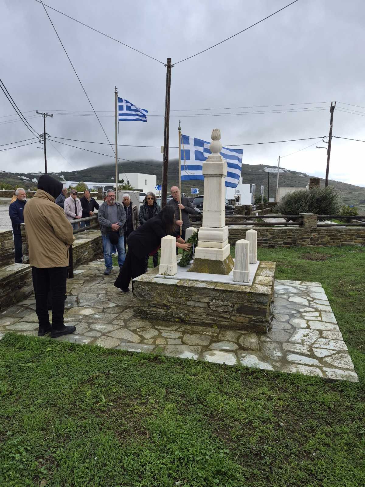 Κατάθεση στεφάνου στο Ηρώον στον Τριπόταμο Τήνου, 28 Οκτωβρίου 2026