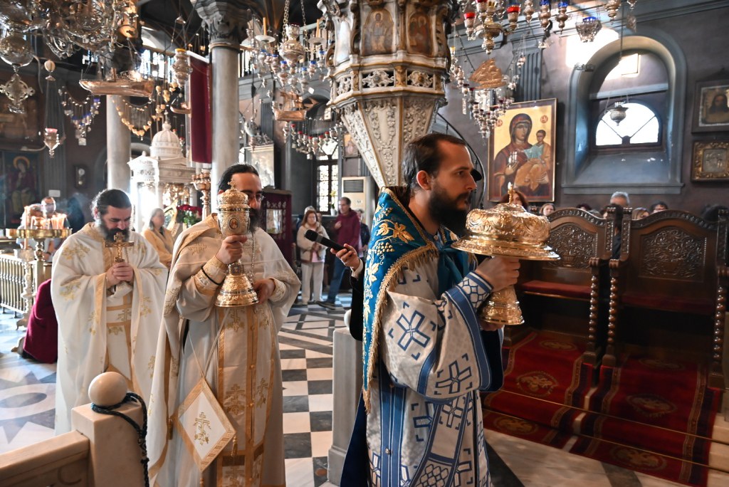 Στιγμή από τη Θεία Λειτουργία