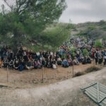 Χίλιοι άνθρωποι στη Μακρόνησο: ένα προσκύνημα μνήμης με τα ΑΣΚΙ — και νέα επίσκεψη σε λίγους μήνες