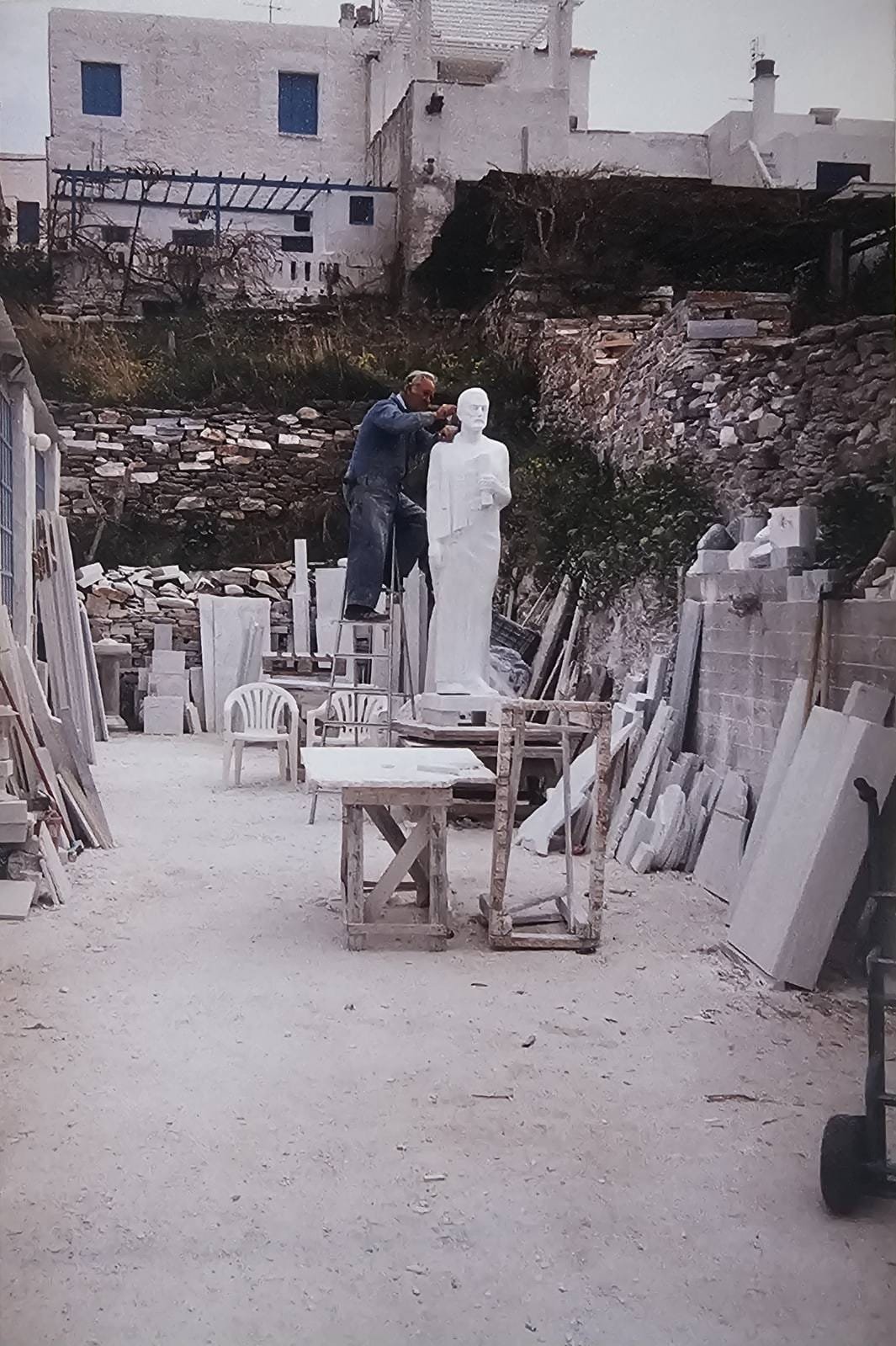 Υπαίθριο εργαστήριο μαρμάρου στην Τήνο