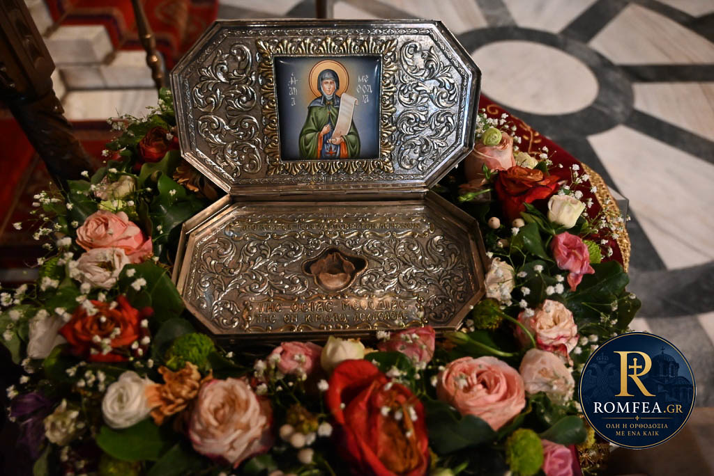 Λουλούδια και ασήμι στον Πανίερο Ναό της Ευαγγελιστρίας