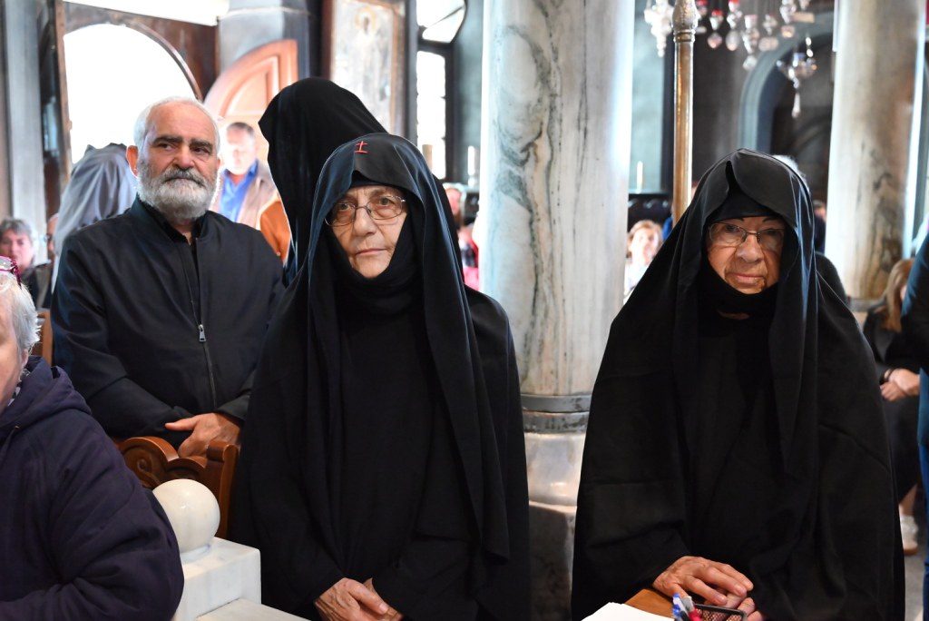 Μοναχές στη Μεγαλόχαρη