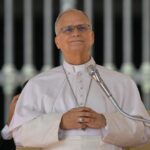 «Ευχαριστώ για τις προσευχές σας»: οκτώ μέρες μετά το χειρουργείο, ο Πάπας Λέων ΙΔ΄ ξανά στην πλατεία του Αγίου Πέτρου — και η Αρχιεπισκοπή Νάξου–Τήνου μεταφέρει το μήνυμά του για την οικογένεια