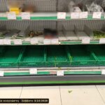 Άδεια ράφια στη μαναβική και όχι μόνο μετά τις μέρες του βοριά: όταν «το μεγάλο κατώι» της Τήνου είναι πια το σούπερ μάρκετ