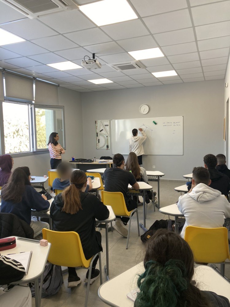 Σχολική αίθουσα των Εκπαιδευτηρίων ΔΕΛΑΣΑΛ Σύρου