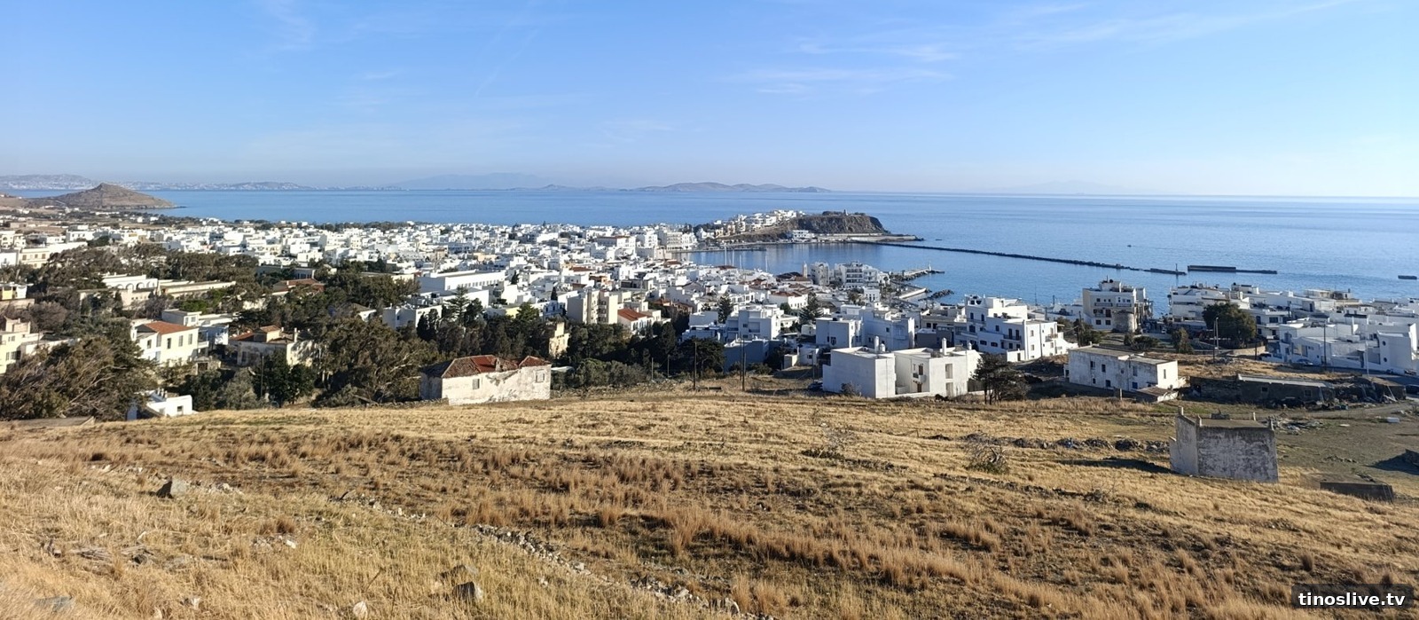 Η Χώρα της Τήνου και το λιμάνι σήμερα από ψηλά