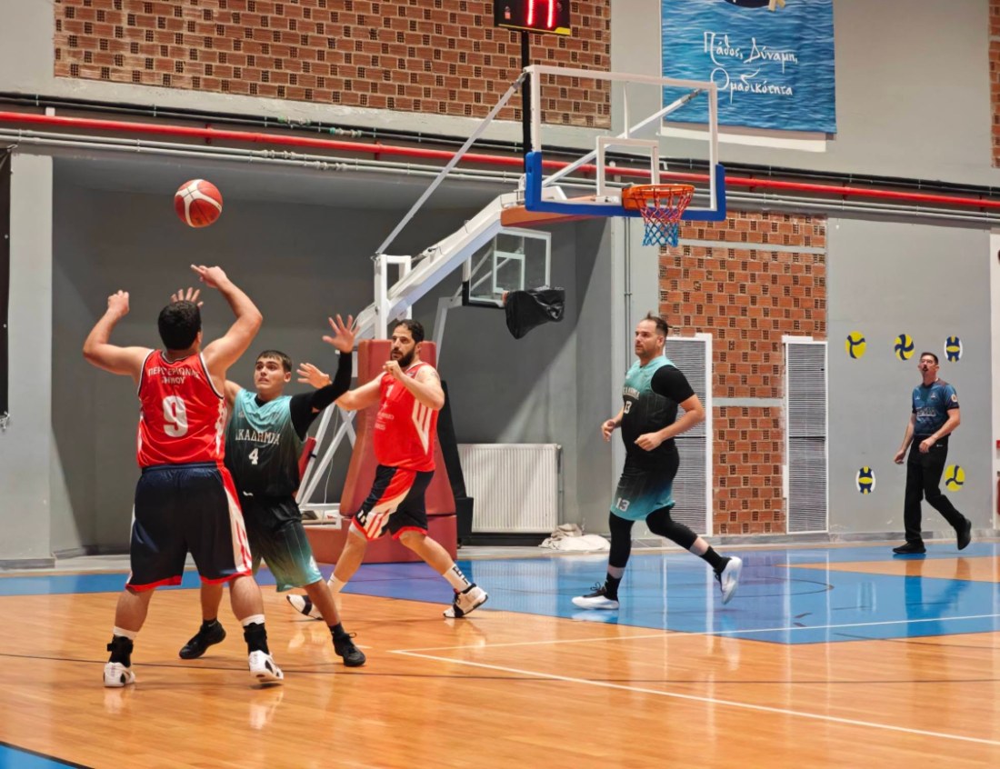 Φάση από τον αγώνα μπάσκετ ΤΑΚ Περιστεριώνας – Ακαδημία Τήνου