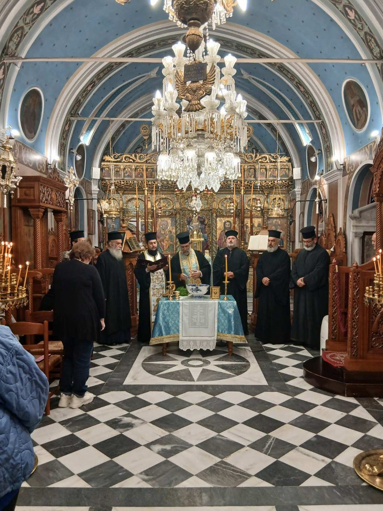 Κληρικοί στον Ναό των Τριών Ιεραρχών